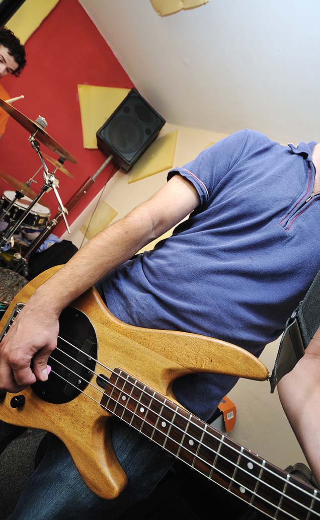 music band have training in garage